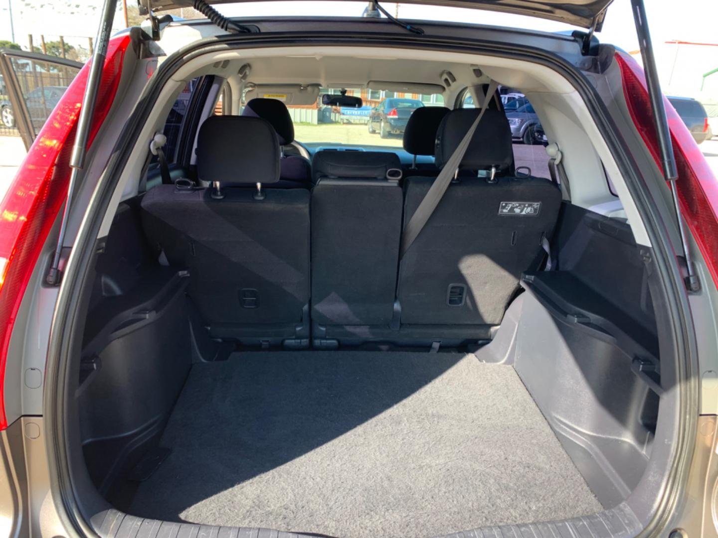 2010 Gray /gray Honda CR-V LX 4WD AT (5J6RE4H38AL) with an 2.4L L4 DOHC 16V engine, Automatic Transmission transmission, located at 1830 North Belt Line Road, Irving, TX, 75061, (469) 524-0199, 32.834373, -96.993584 - Photo#7